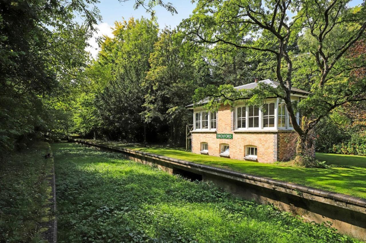 Villa Old Droxford Station Signal Box Soberton Exterior foto